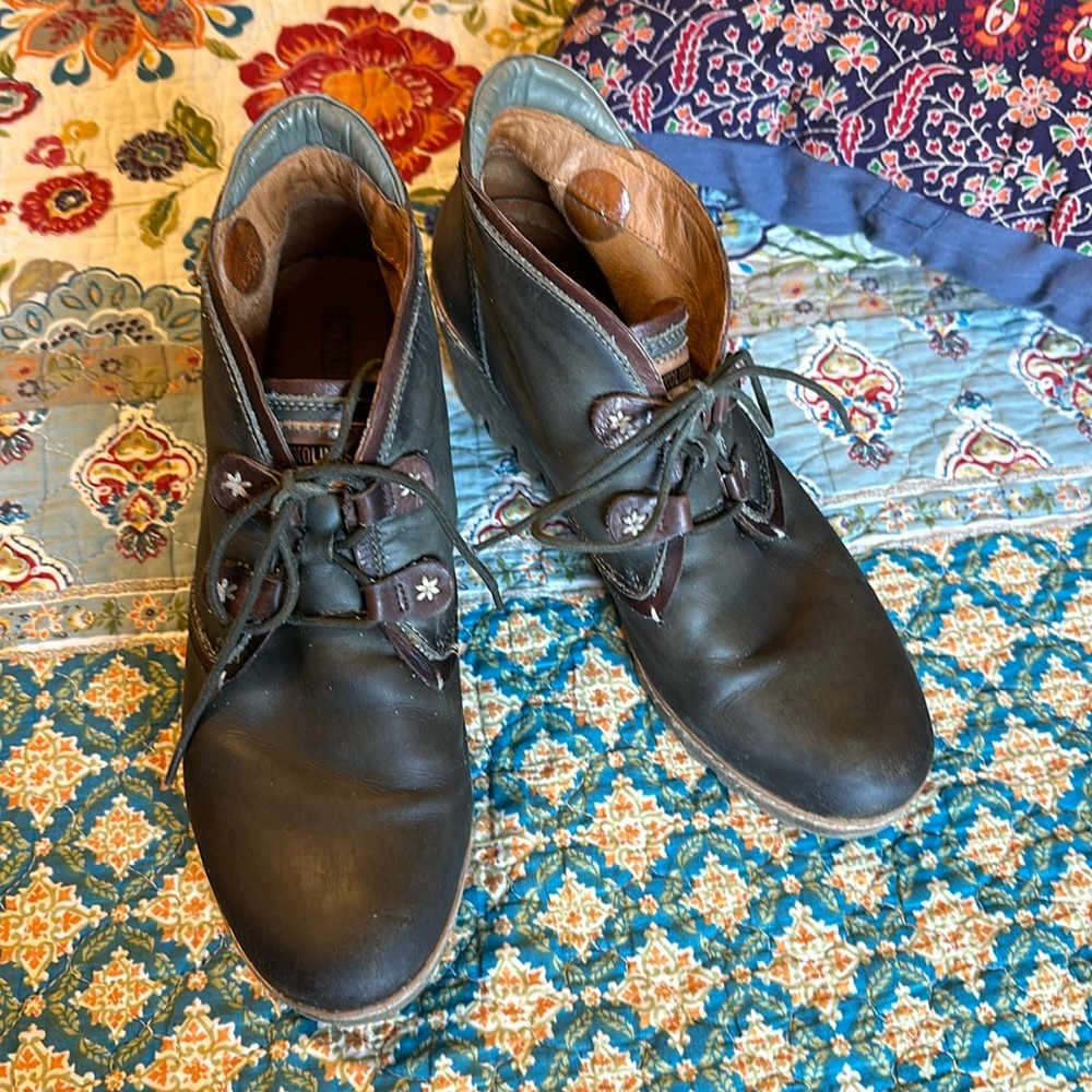 Pikolinos women’s boots, dark green, size 41
